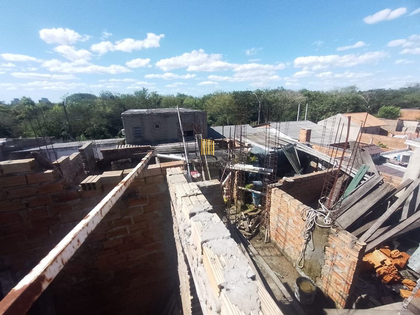 Casa 1 dormitório com 1 vaga de garagem no bairro Mato Grande em Canoas.