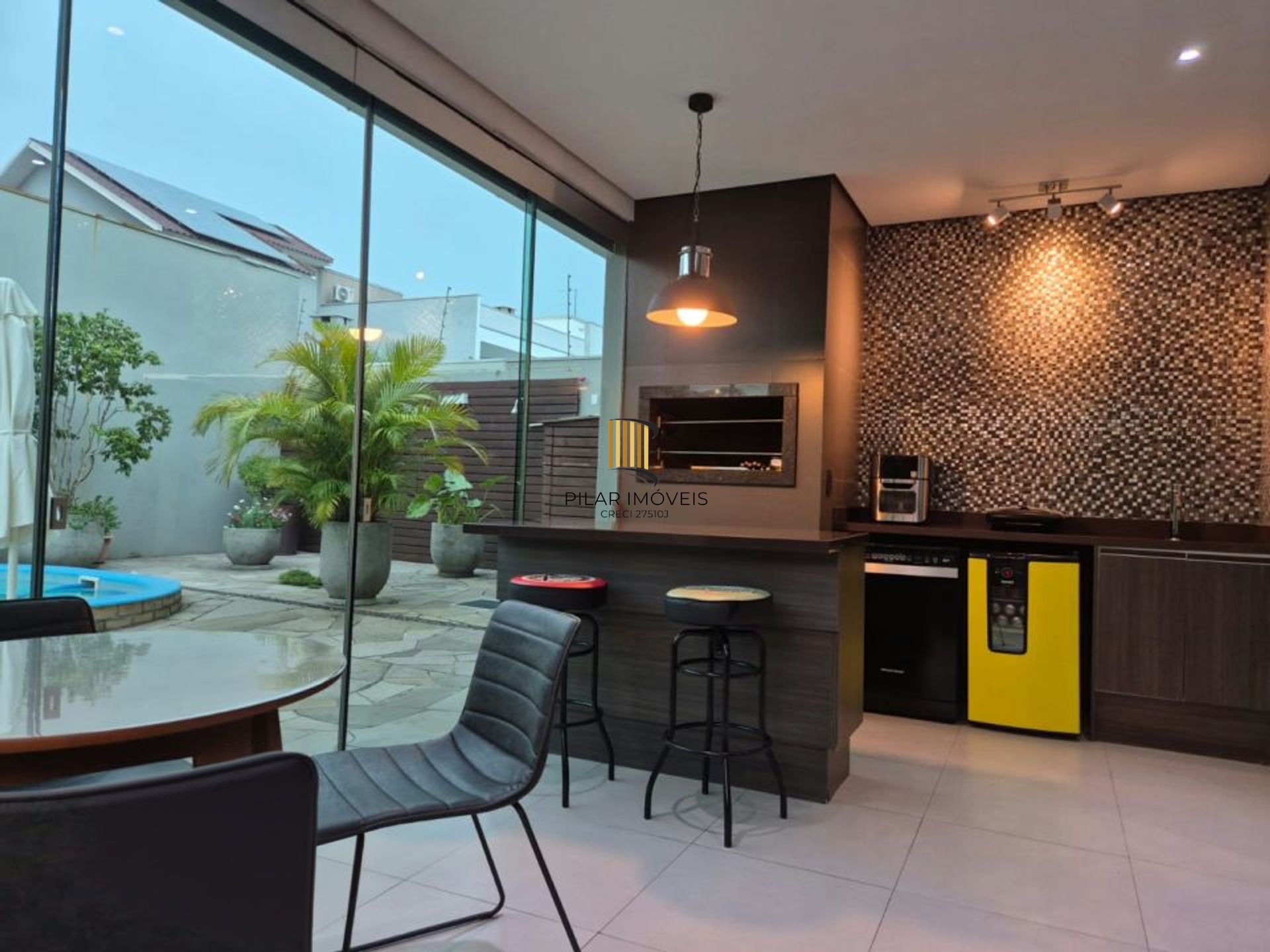 Casa de 3 dormitórios e 2 vagas de garagem coberta Canoas.