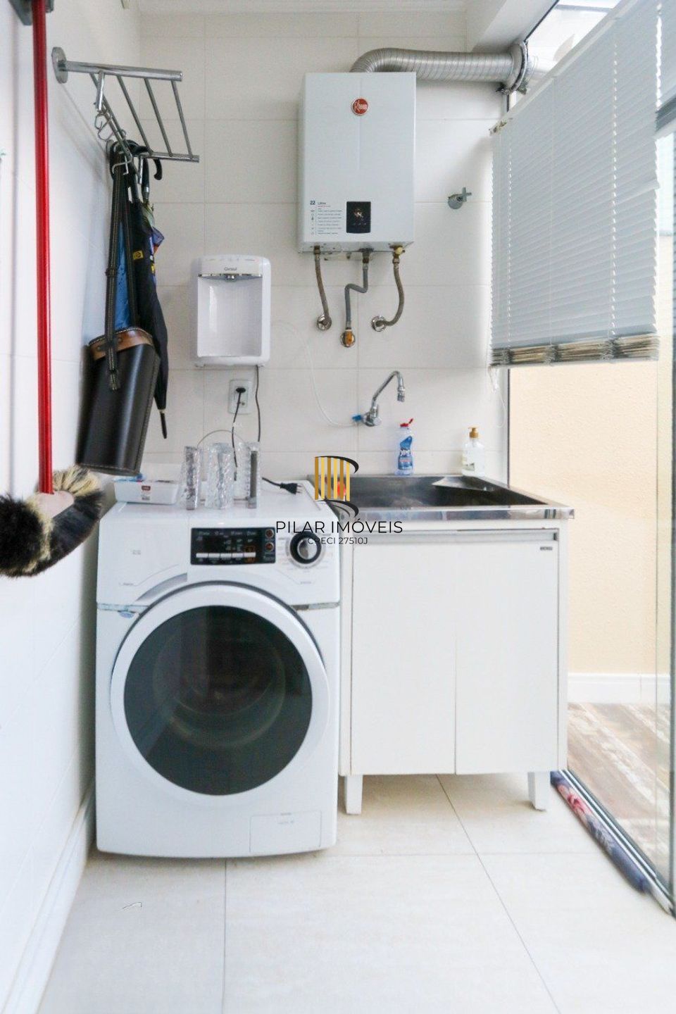 Casa em condomínio com 2 quartos e 2 vagas no bairro Marechal Rondon em Canoas.