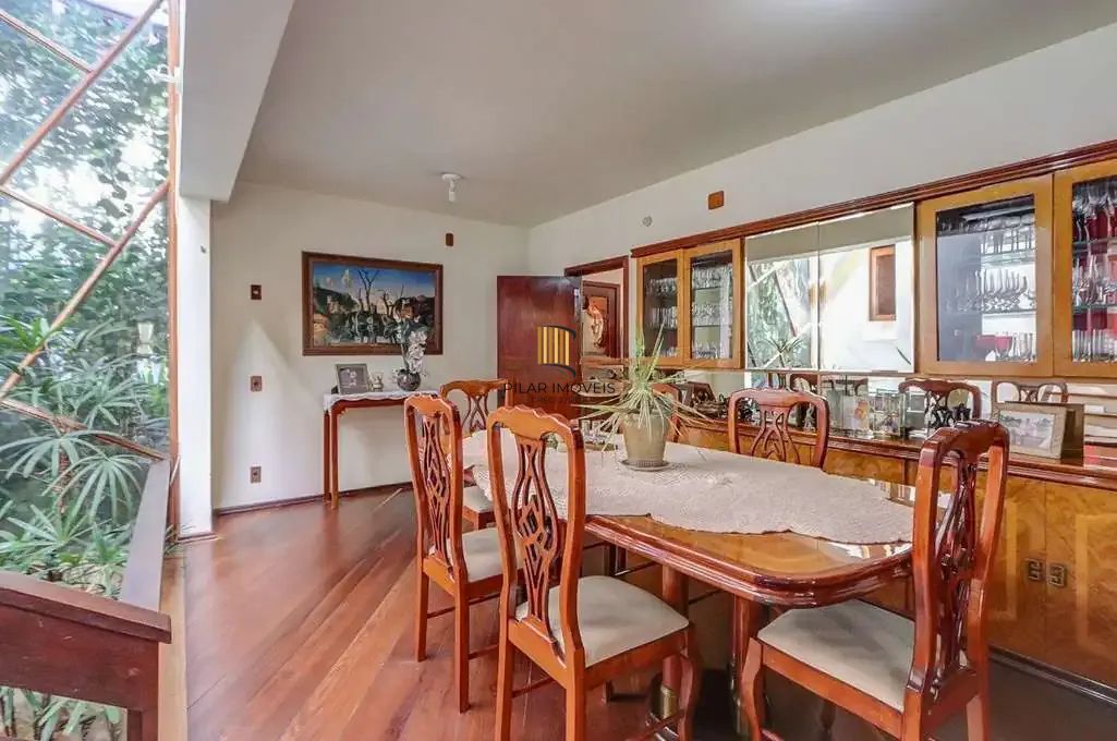 Casa em condominio, 3 quartos, 3 suítes 2 vagas e piscina na Cavalhada.