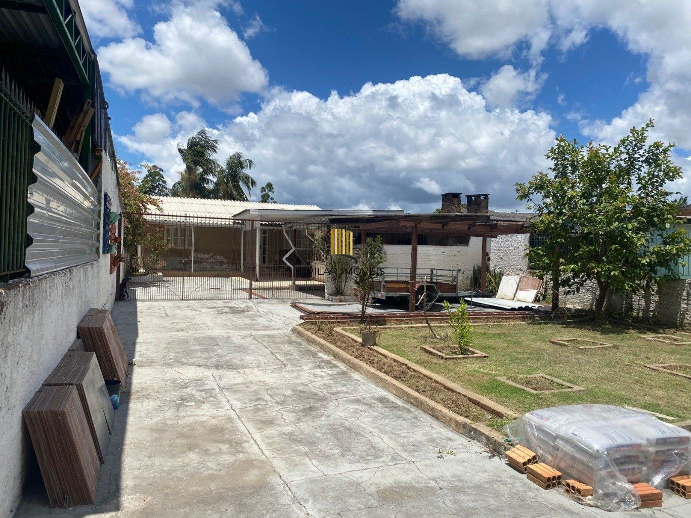 Casa de 2 dormitórios e 2 vaga de garagem em Vila Eunice Cachoeirinha.