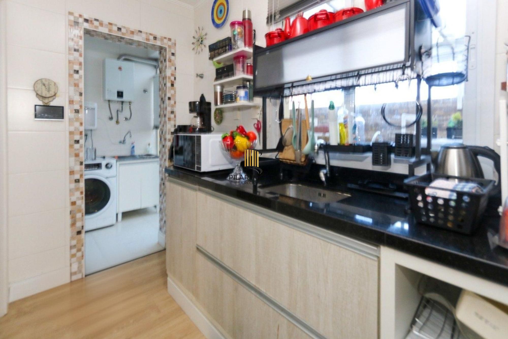 Casa em condomínio com 2 quartos e 2 vagas no bairro Marechal Rondon em Canoas.