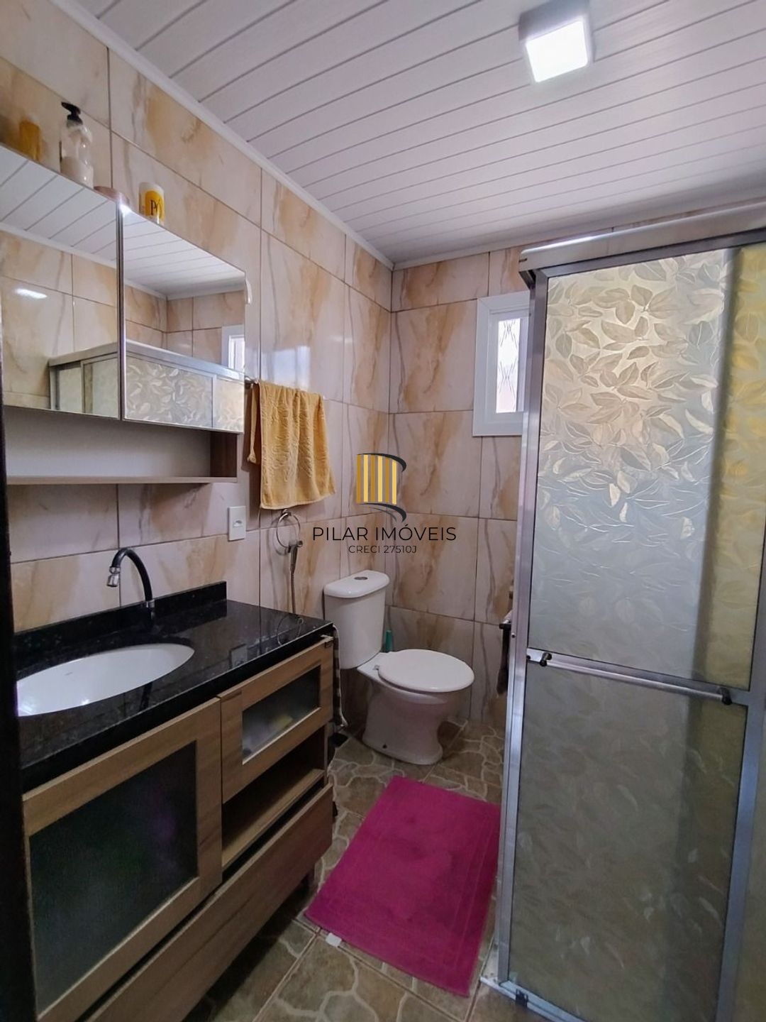 Casa de 4 dormitórios e 4 vagas de garagem em Canoas.