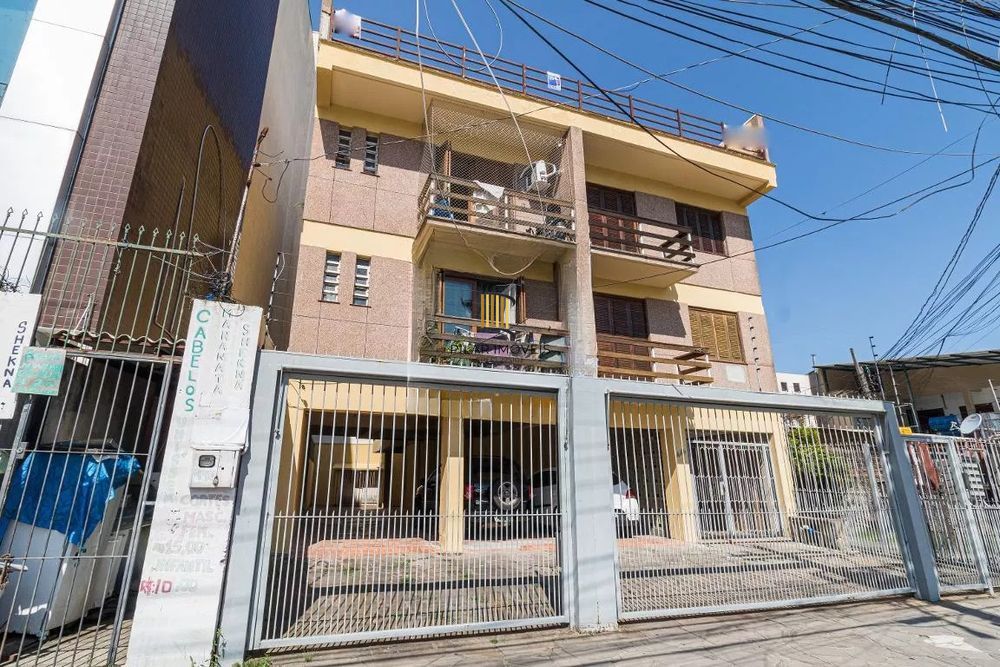 Apartamento com 1 Suite, sacada e 1 vaga de garagem no bairro Cidade Baixa
