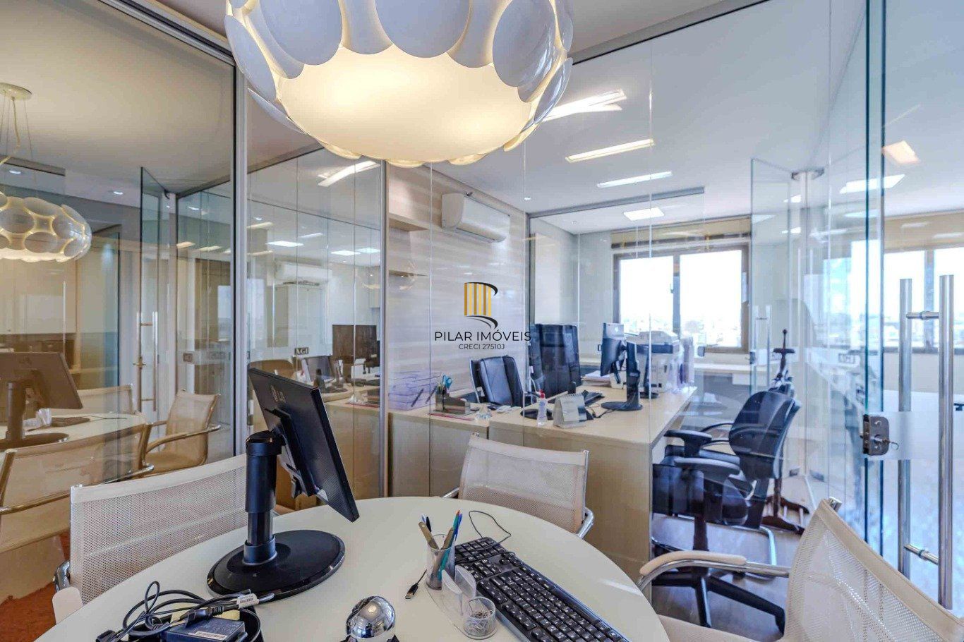 Sala comercial, 2 vagas, elevador e restaurante no bairro Praia de Belas