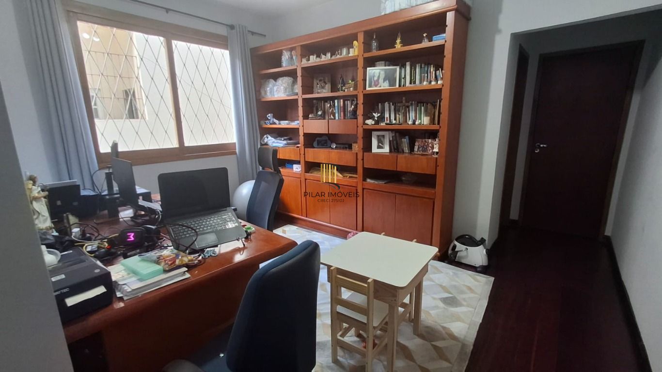 Apartamento de 2 dormitórios, sendo 1 suíte no bairro Menino Deus