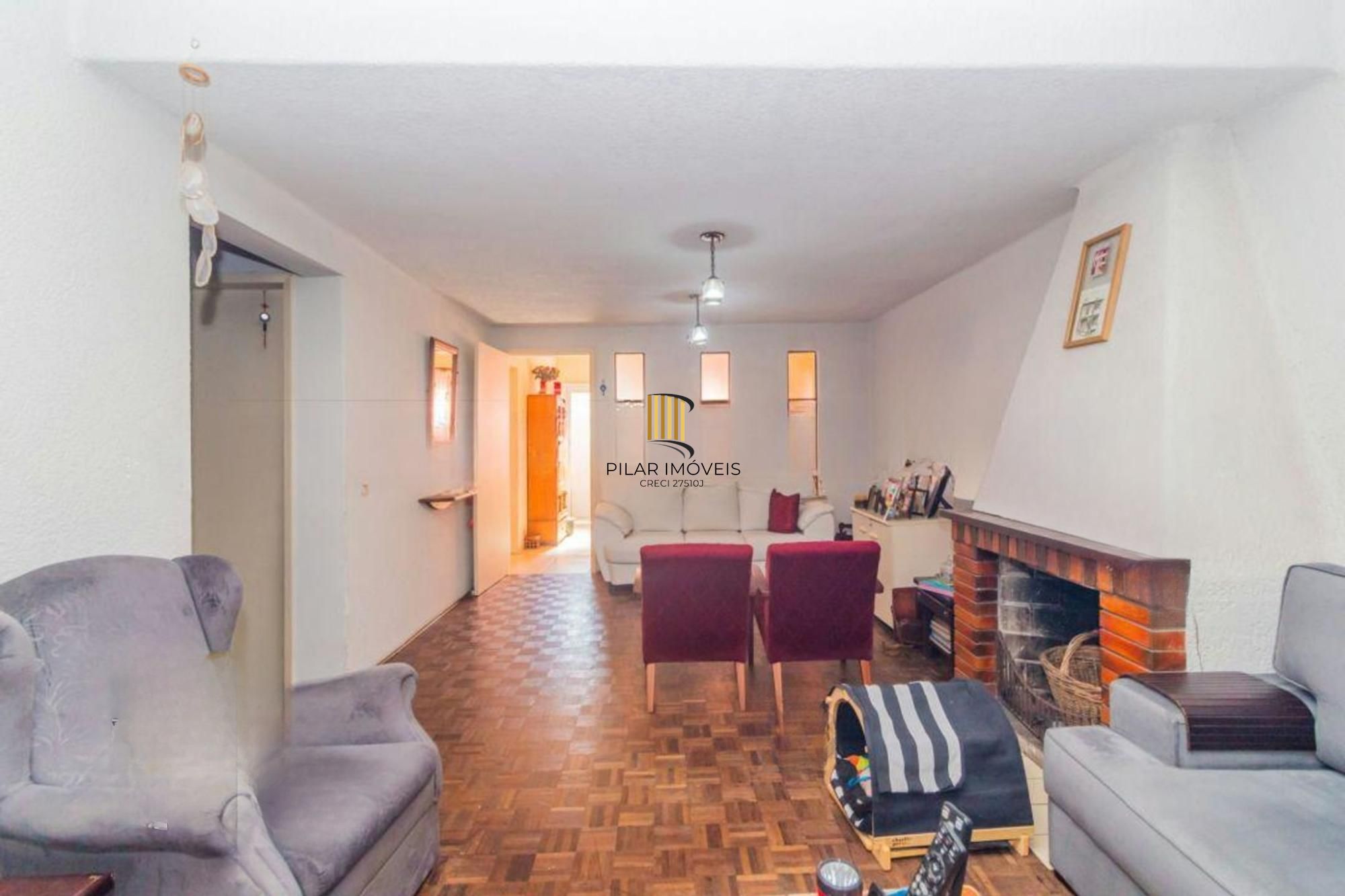 Casa com 255 metros privativos e pátio com piscina no Bairro Higienópolis