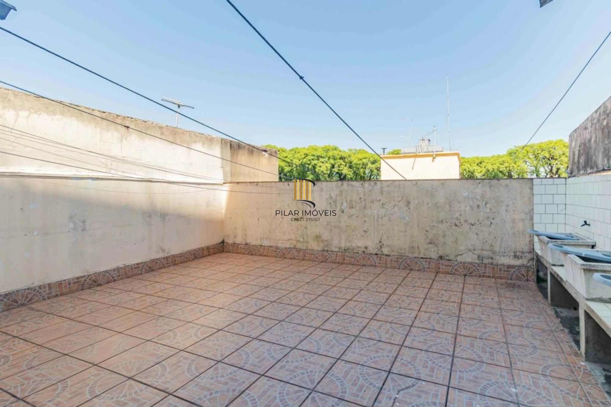 Apartamento com 2 quartos, elevador semi mobiliado no bairro Floresta.