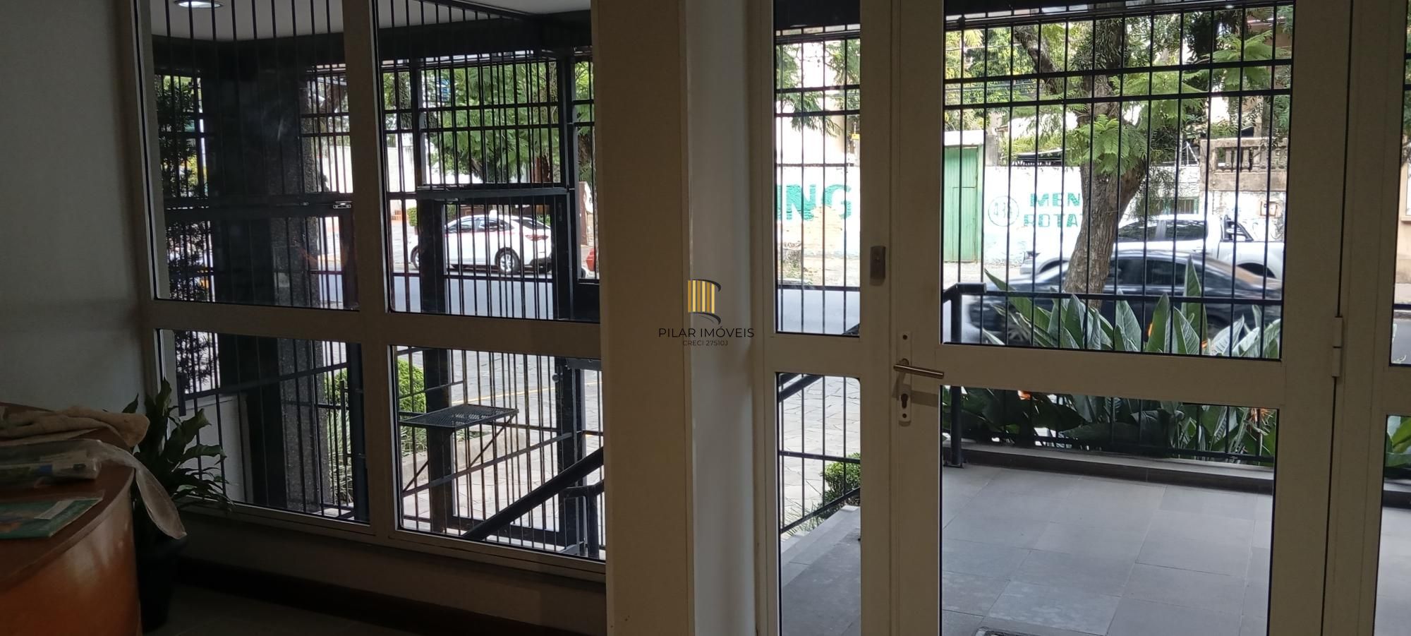 Apartamento com 2 Dormitórios, Vaga Dupla e Elevador no Floresta