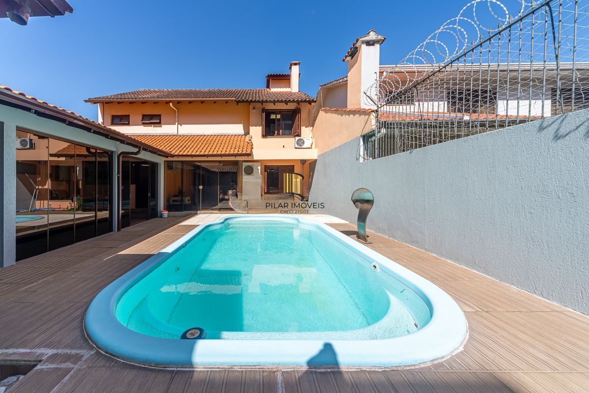 Casa com 4 quartos, piscina, vaga, churrasqueira e Sacada no bairro Jardim Itu