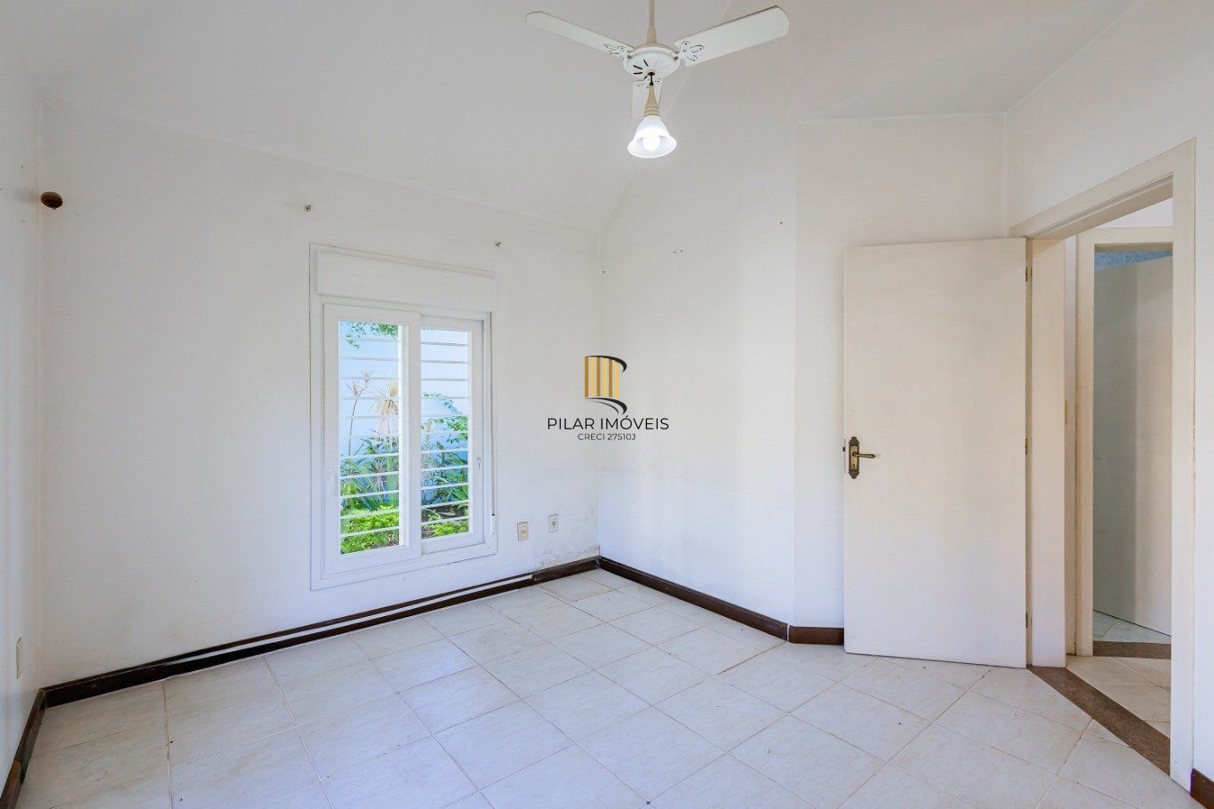 Casa com 3 dormitórios, 2 vagas de garagem no bairro Marechal Rondon em Canoas.