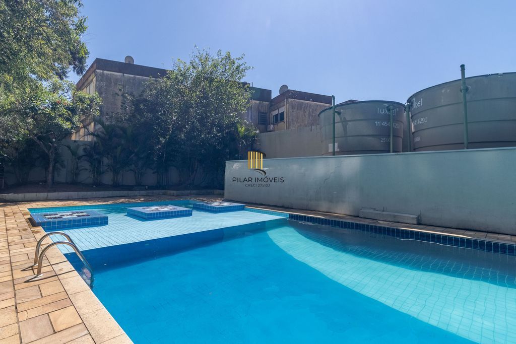 Apartamento com 2 quartos e 48m² à venda em Glória.