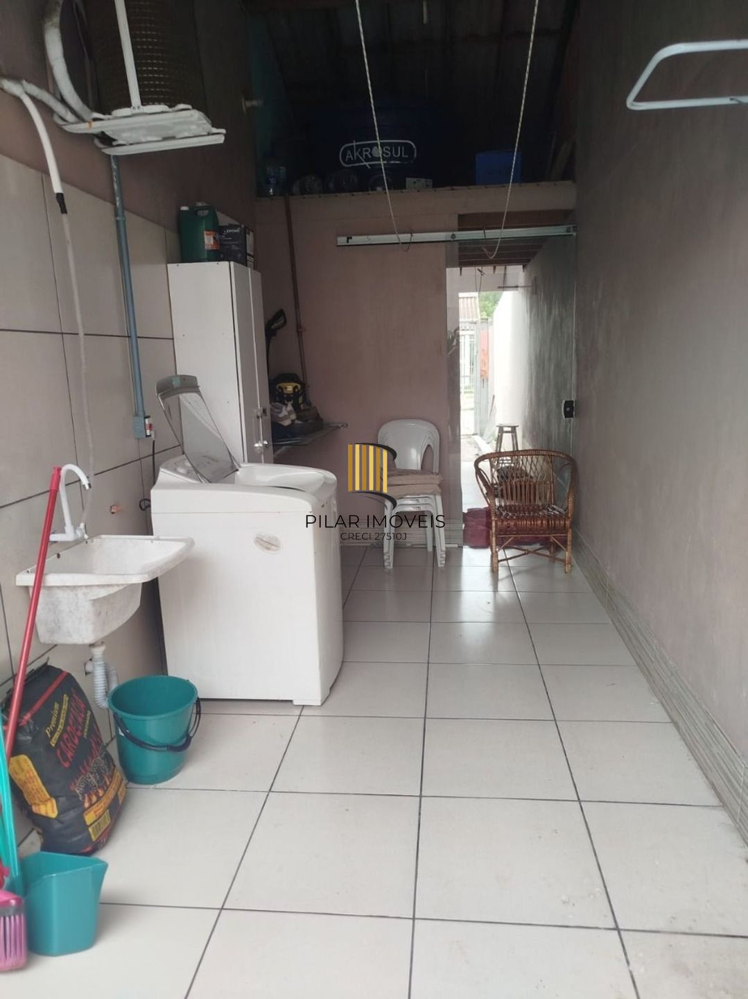 Casa de 2 dormitórios e 2 vagas de garagem em são José Canoas.