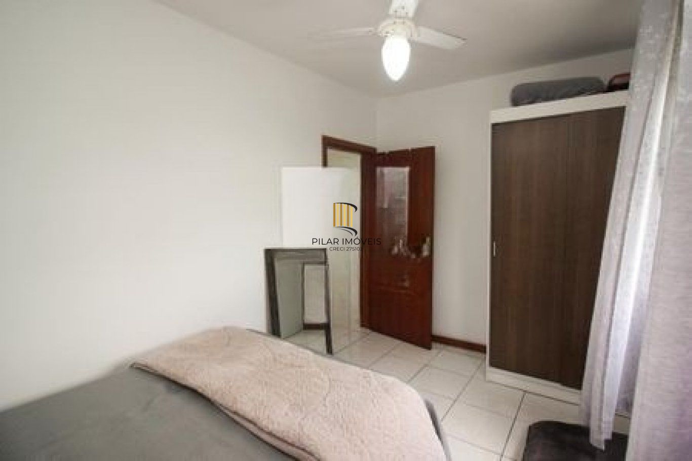 Apartamento com 2 quartos, portaria 24 horas e churrasqueira no bairro Camaquã.