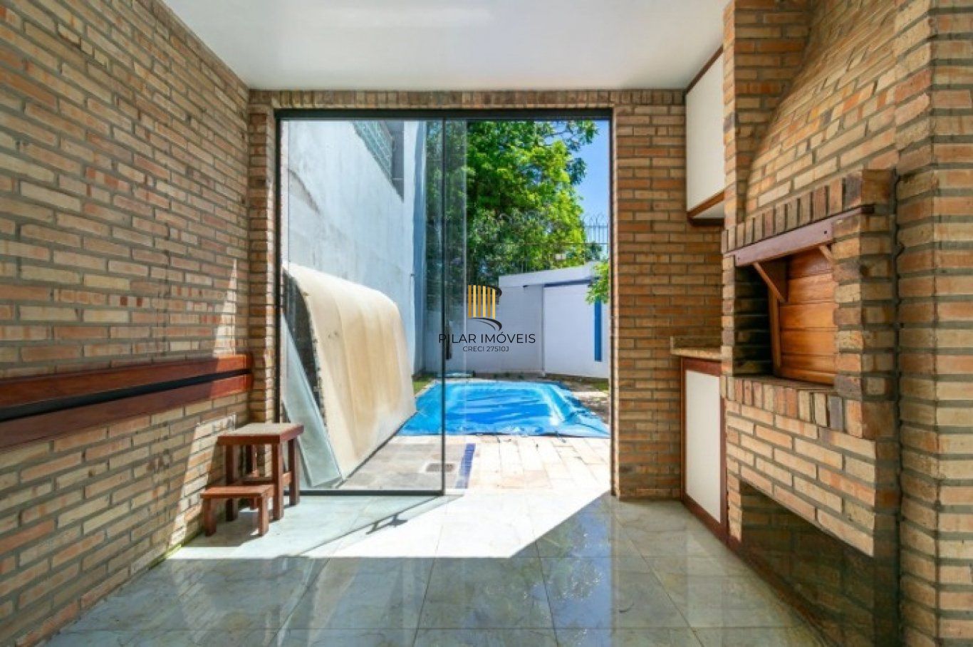 Casa com 3 quartos, 1 suíte, 2 vagas, e 234m² à venda no bairro Tristeza