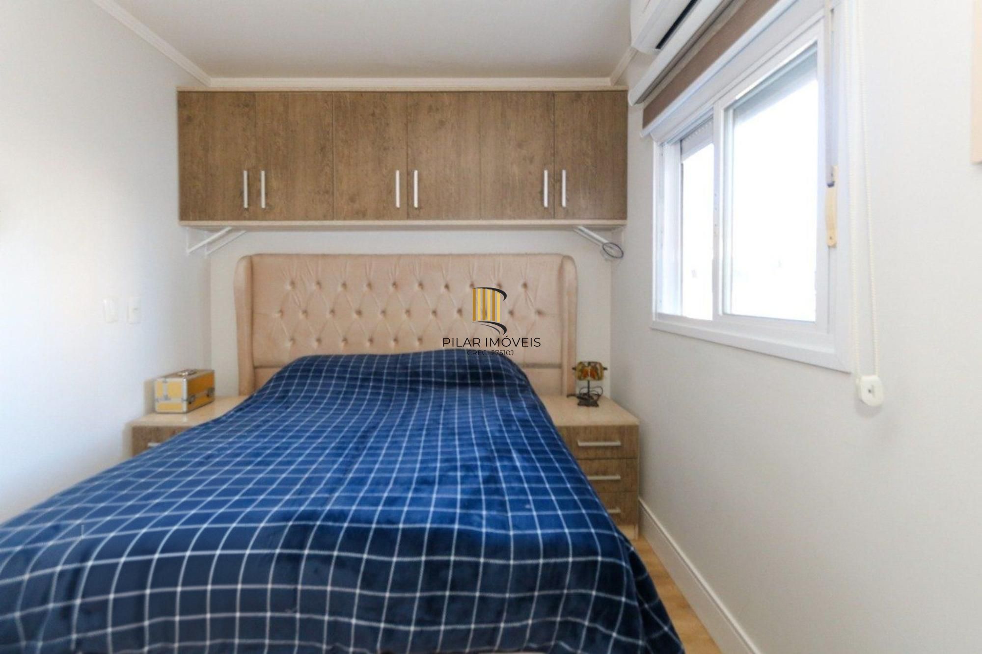 Casa em condomínio com 2 quartos e 2 vagas no bairro Marechal Rondon em Canoas.