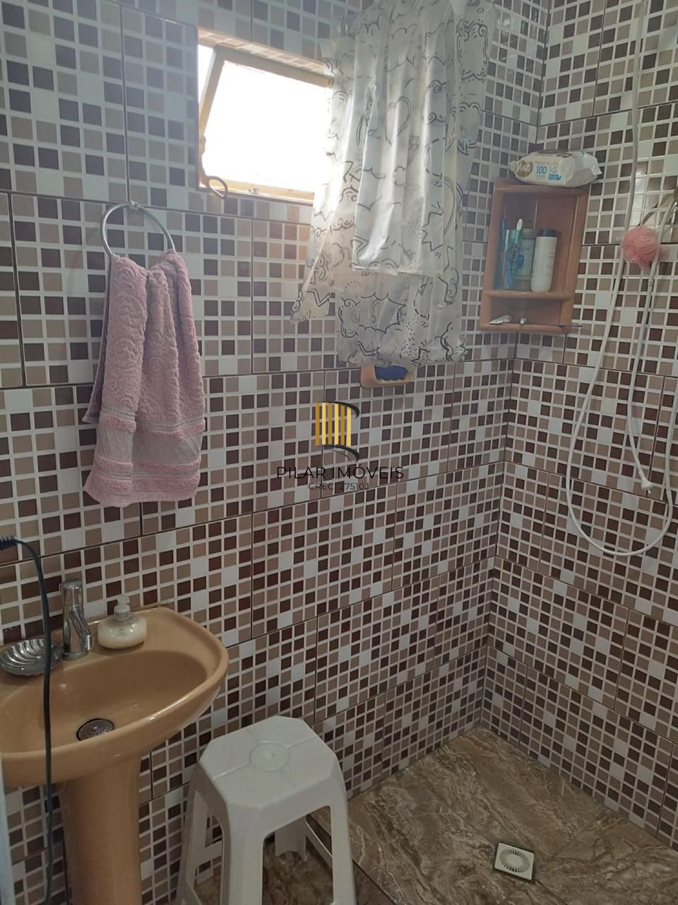 Casa geminada com 3 quartos, vaga de garagem e sacada no bairro Jardim Sabara