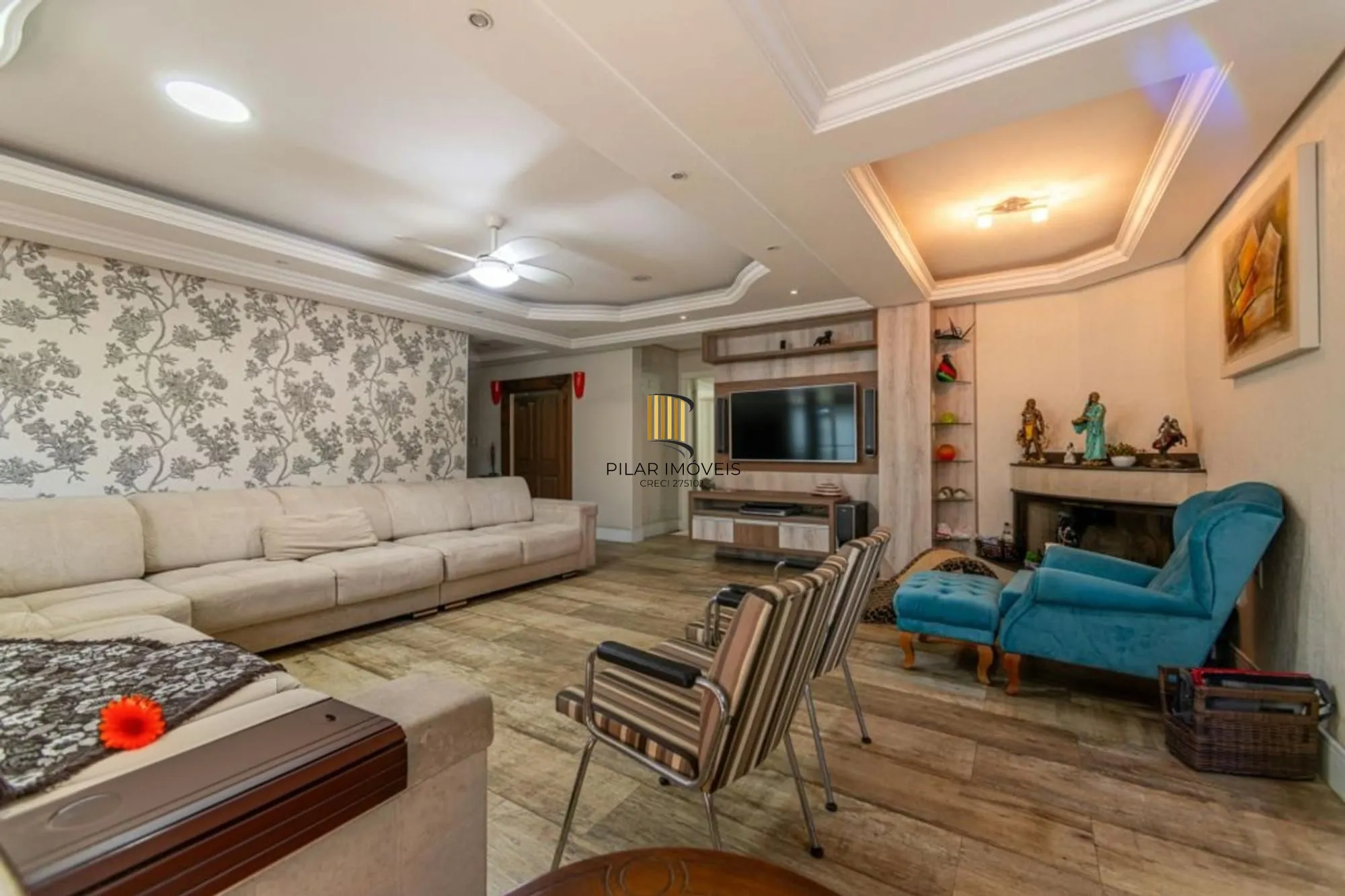 Casa com 4 quartos,1 Suite, 2 vagas e 450m² à venda em Sarandi.