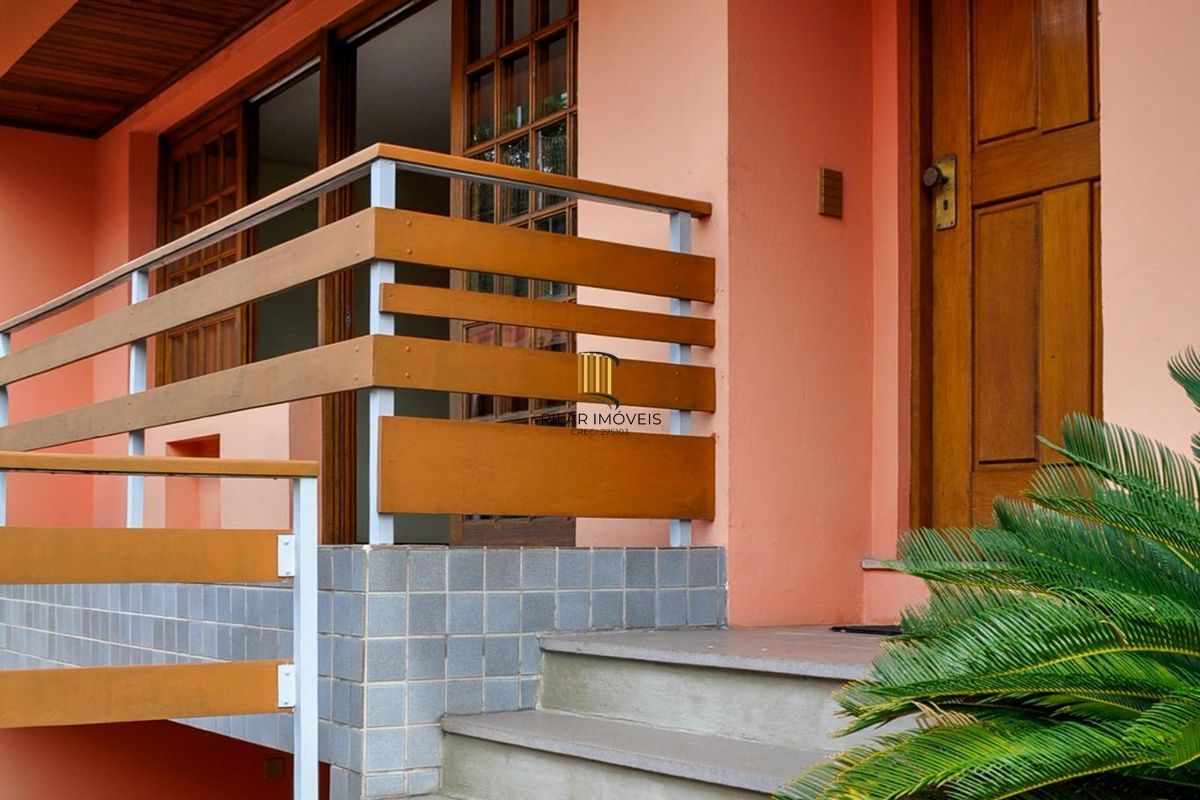 Ótima Casa condomínio pronta para morar, semi mobiliada, Bairro Menino Deus