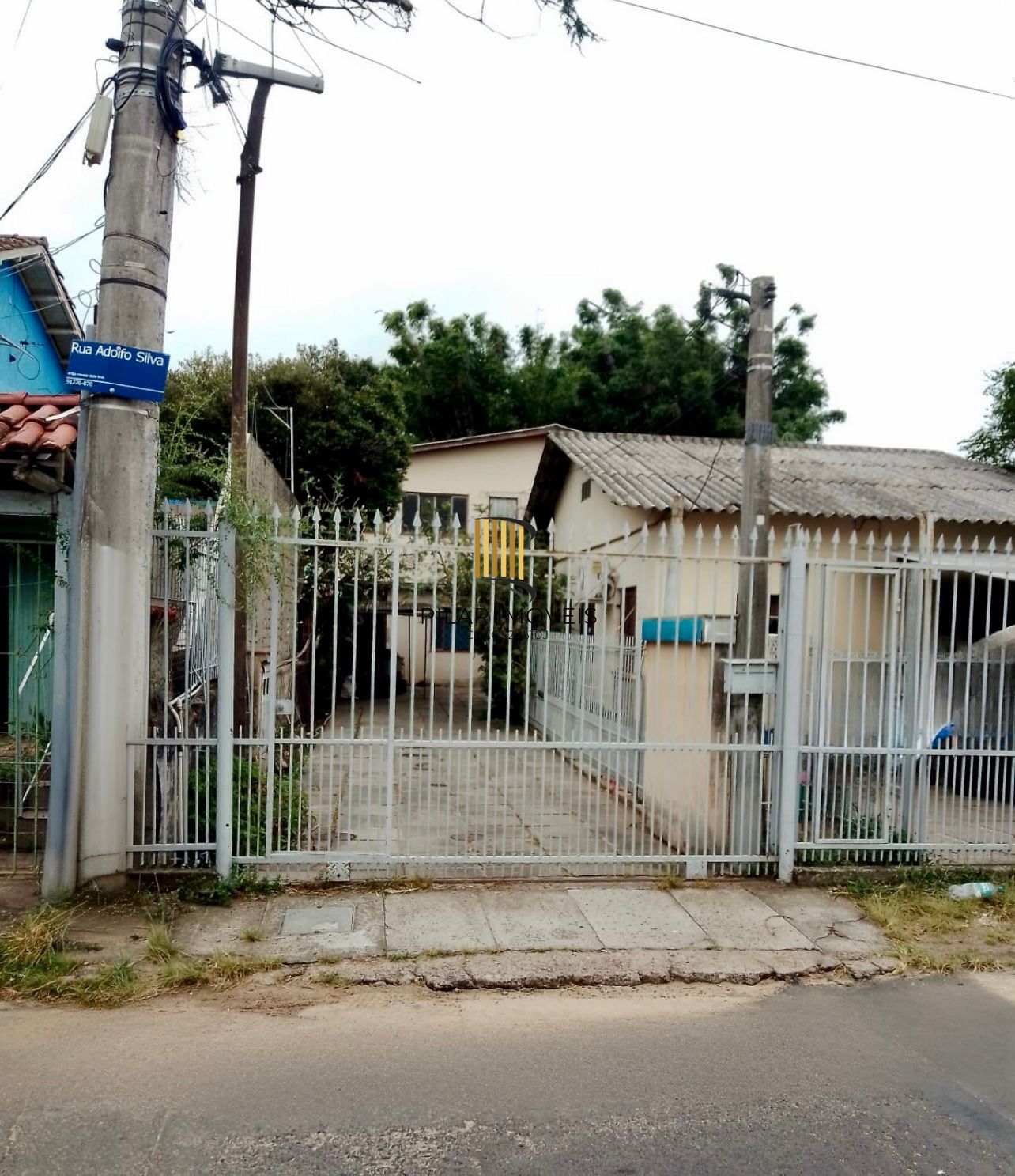 Casas com 3 quartos 230m² à venda no Jardim Planalto Porto Alegre