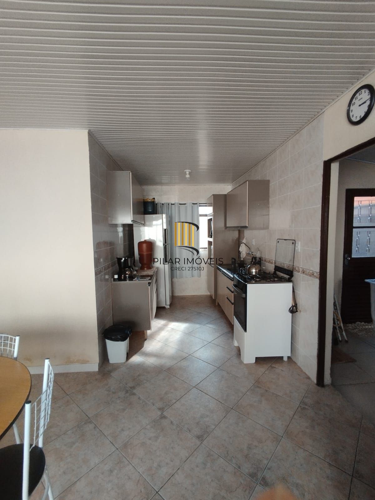 Casa de 4 dormitórios e 2 vagas de garagem em Canoas.