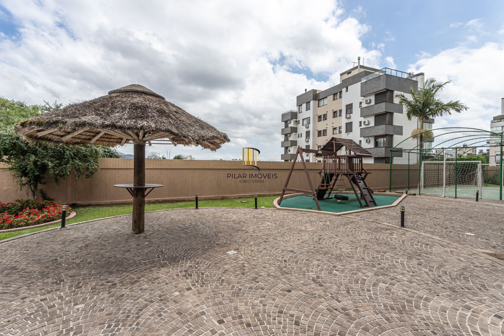 Apartamento de 97m², 2 dormitórios,1suíte, 3 vagas de garagem na rua Guararapes