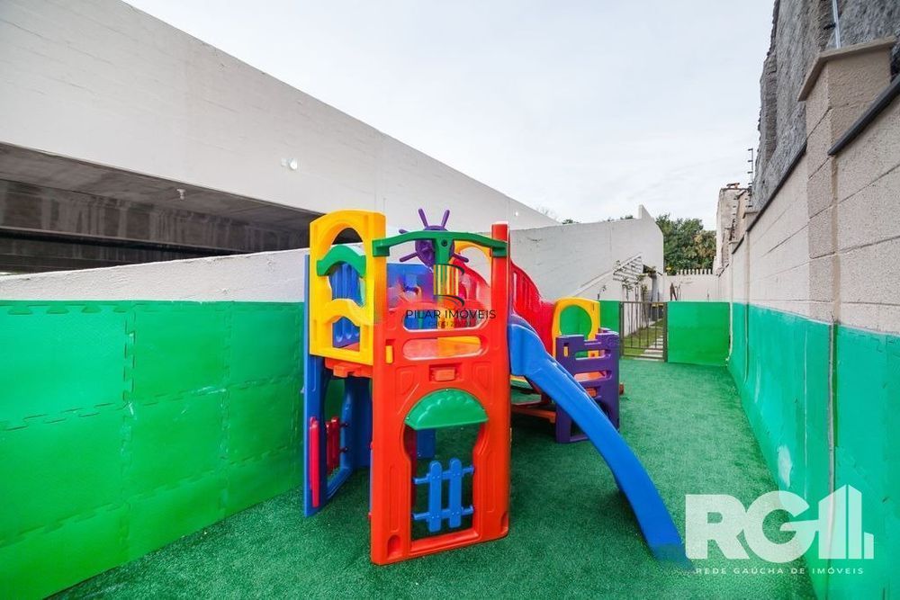 Apartamento 2 dormitórios, 1 vaga e elevador no Morro Santana.