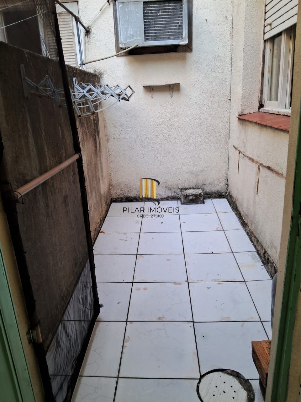 Apartamento à venda terreo com pátio  2 dormitórios no bairro Menino Deus