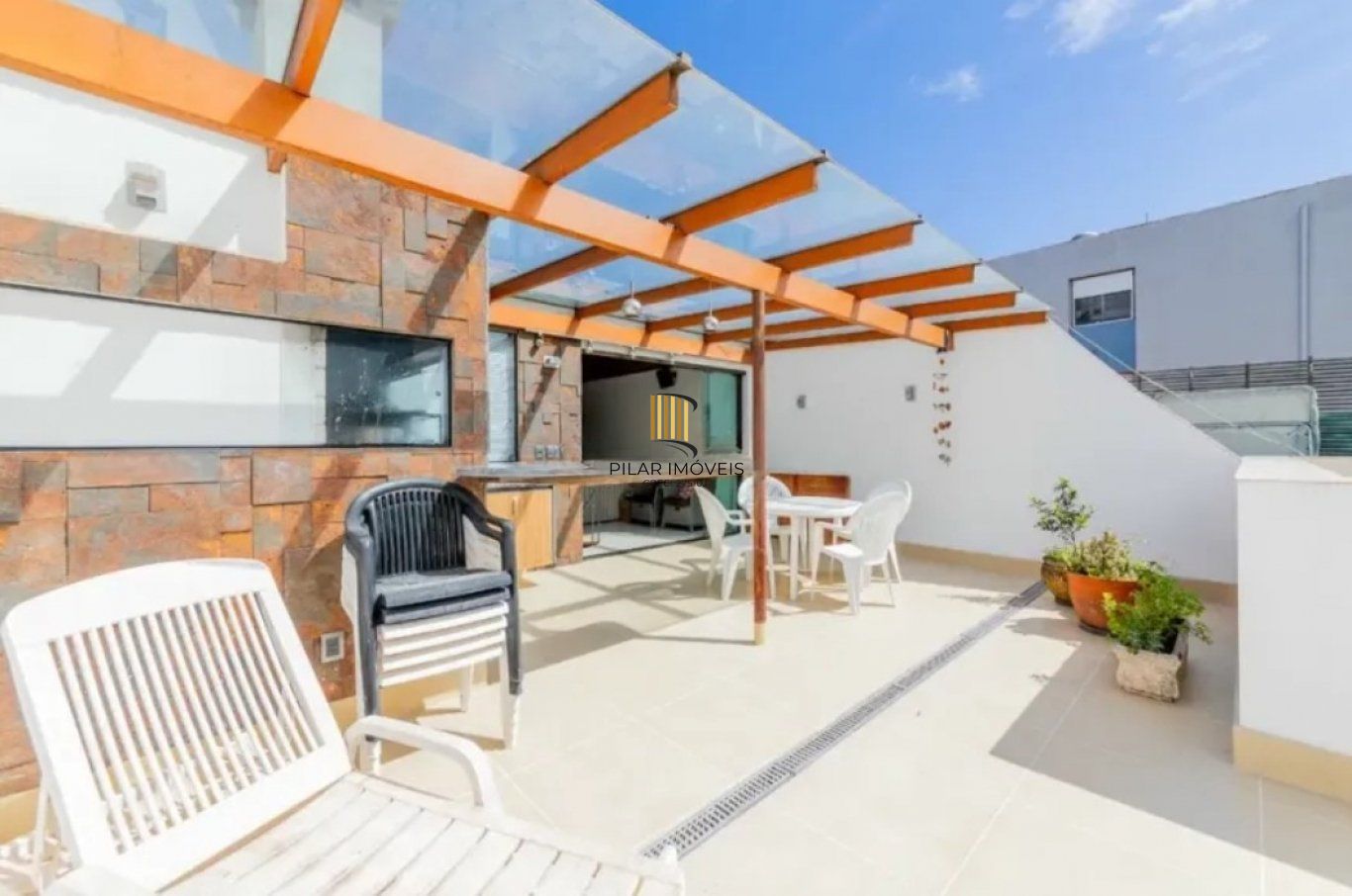 Cobertura 2 quartos, 2 vagas à venda no Petrópolis.