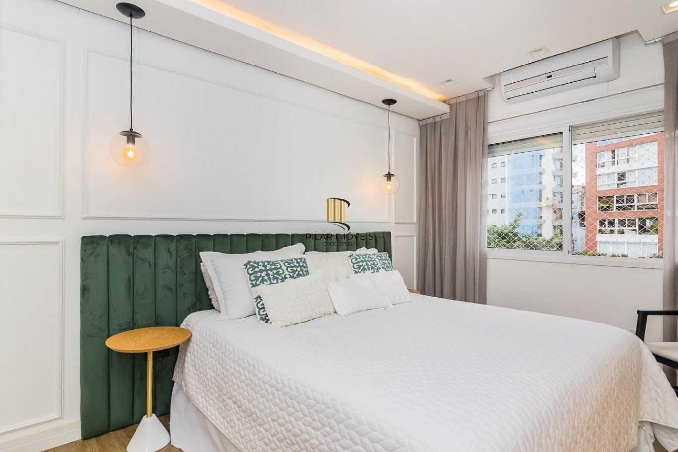 Apartamento com 2 quartos (1 suíte) e 2 vagas de garagem no Bairro Mont Serrat.