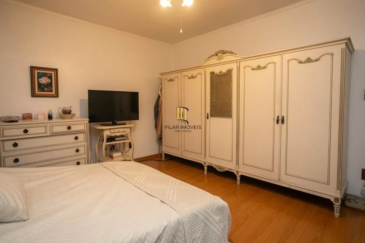 Casa à venda com 280m², 4 quartos e 2 vagas no bairro Auxiliadora