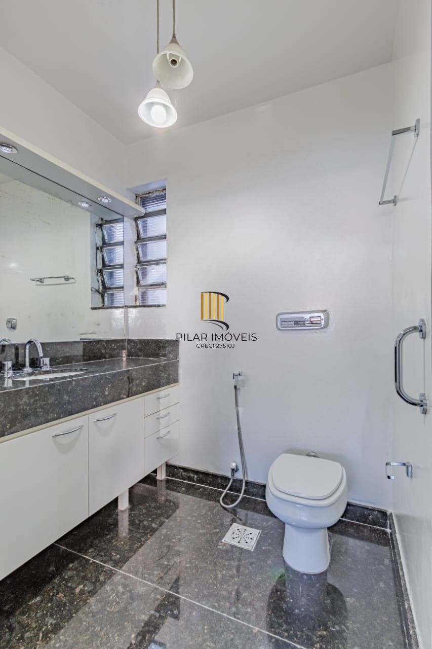 Casa com 3 dormitórios e 4 vagas no Bairro Jardim Lindóia