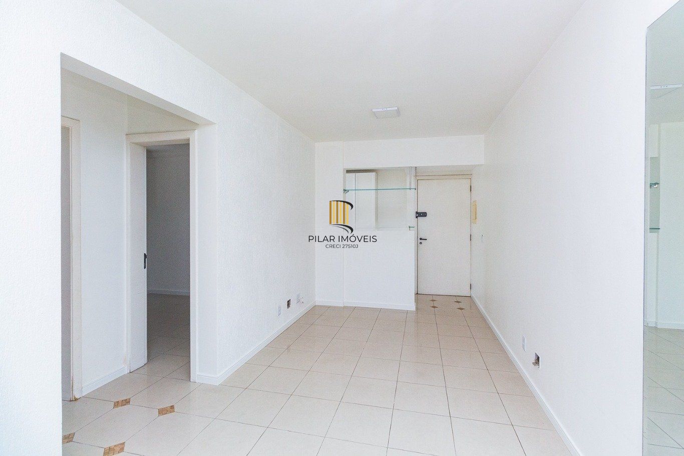 Apartamento com 2 quartos, 1 vaga, gás central e elevador no bairro Sarandi.