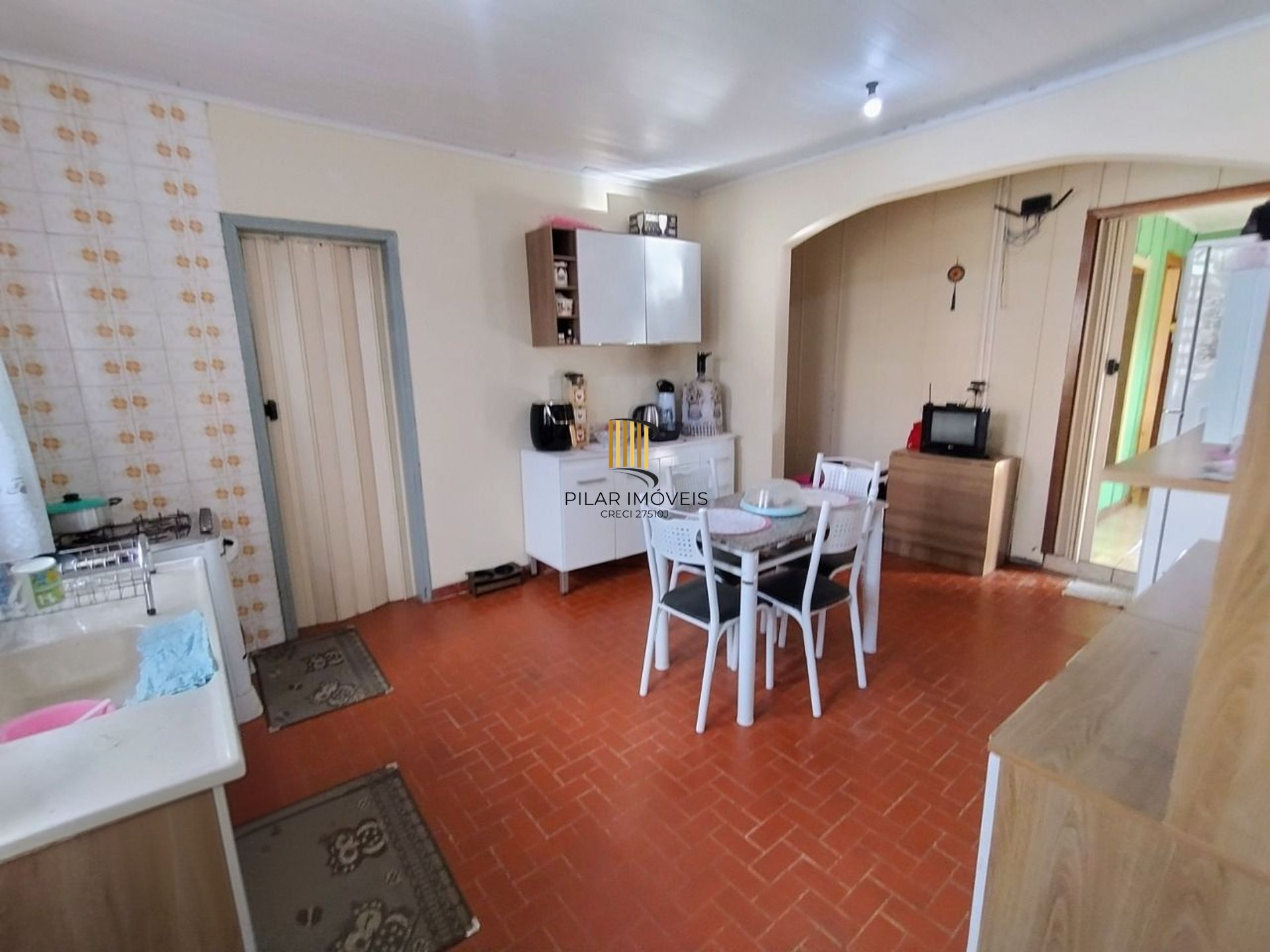 Casa de 3 dormitórios e 4 vagas de garagem em Canoas.