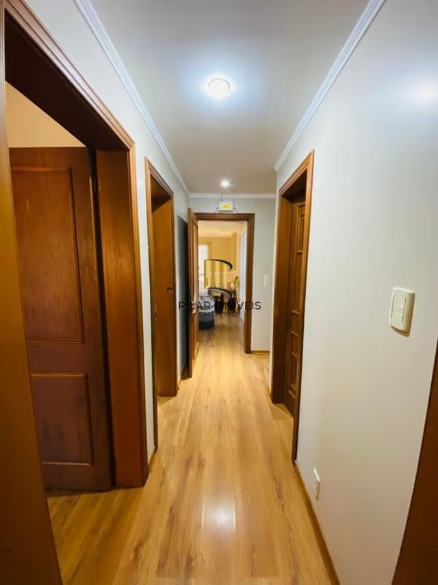 Casa de 3 dormitórios, elevador e 3 vagas de garagem em Canoas.