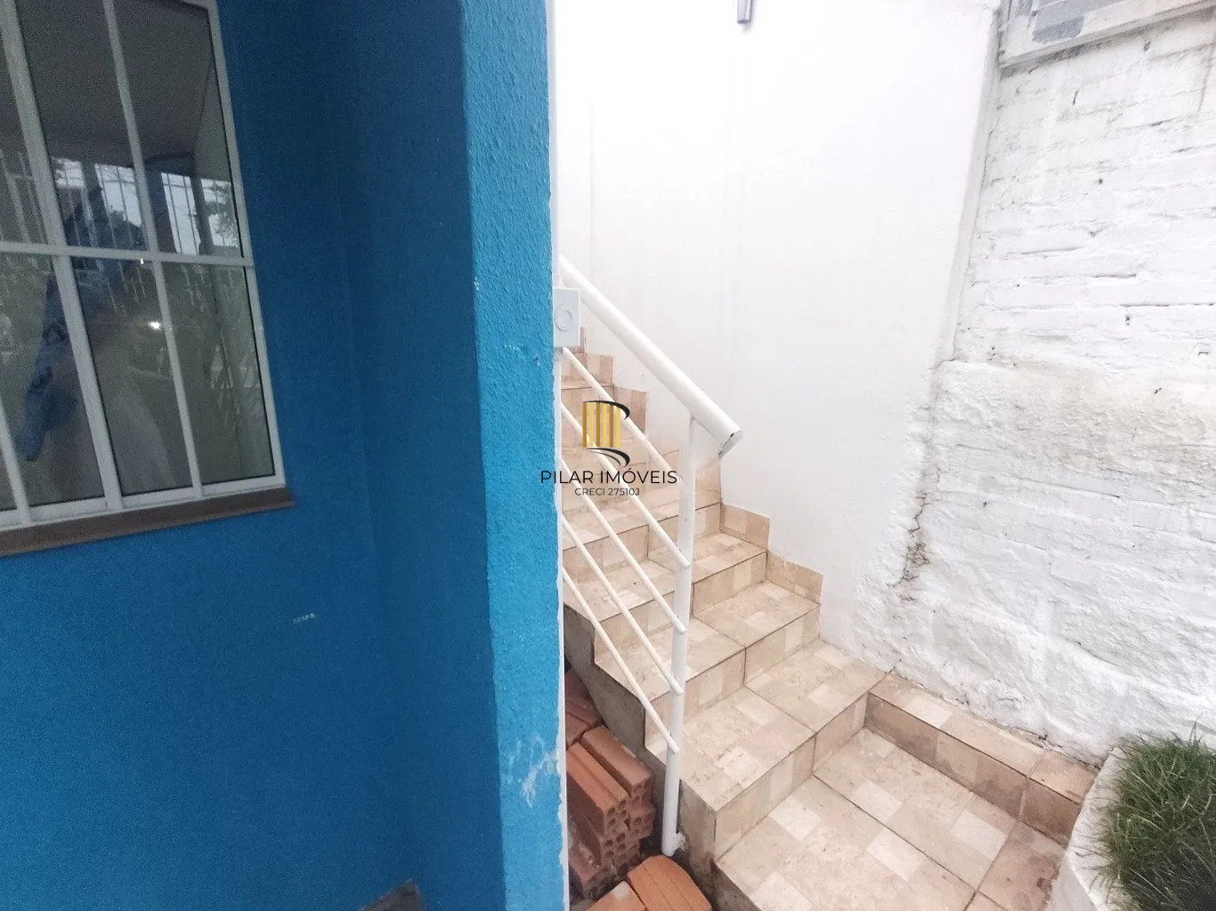Casa de 5 dormitórios, piscina e 4 vagas de garagem em Canoas.