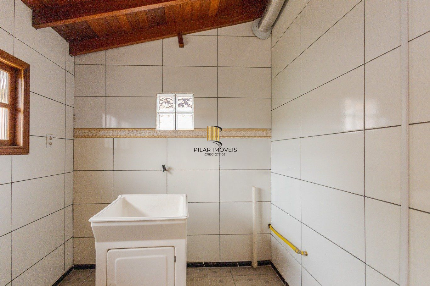 Casa com 4 dormitorios, 2 vagas de garagem em Canoas