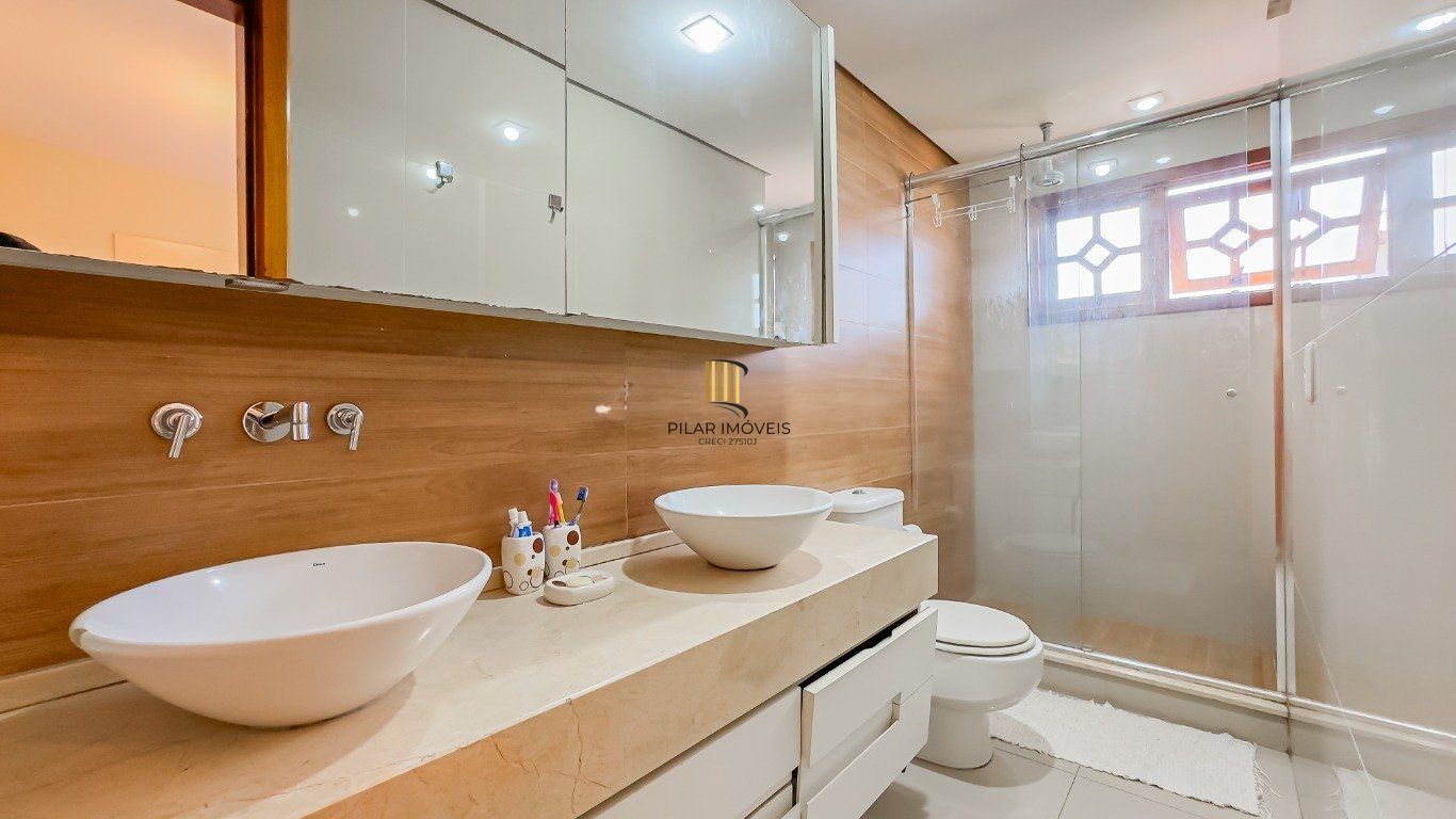 Casa em Condomínio com 4 quartos, 1 suíte e 300m² à venda em Ecoville.