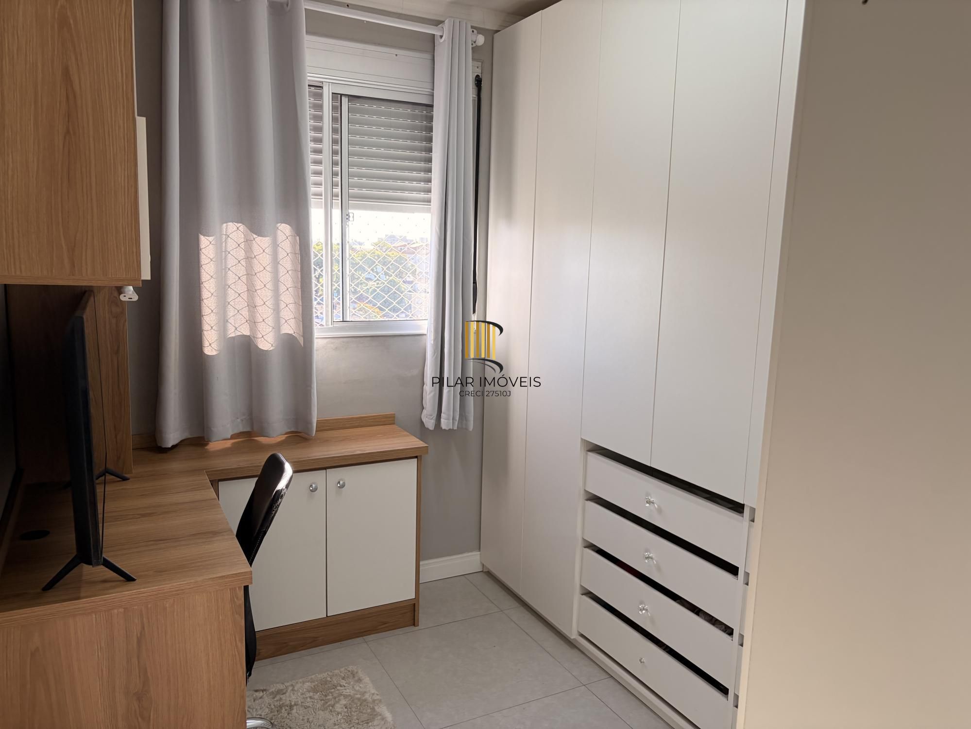 Apartamento com 2 quartos e 1 vaga de garagem no Bairro Sarandí