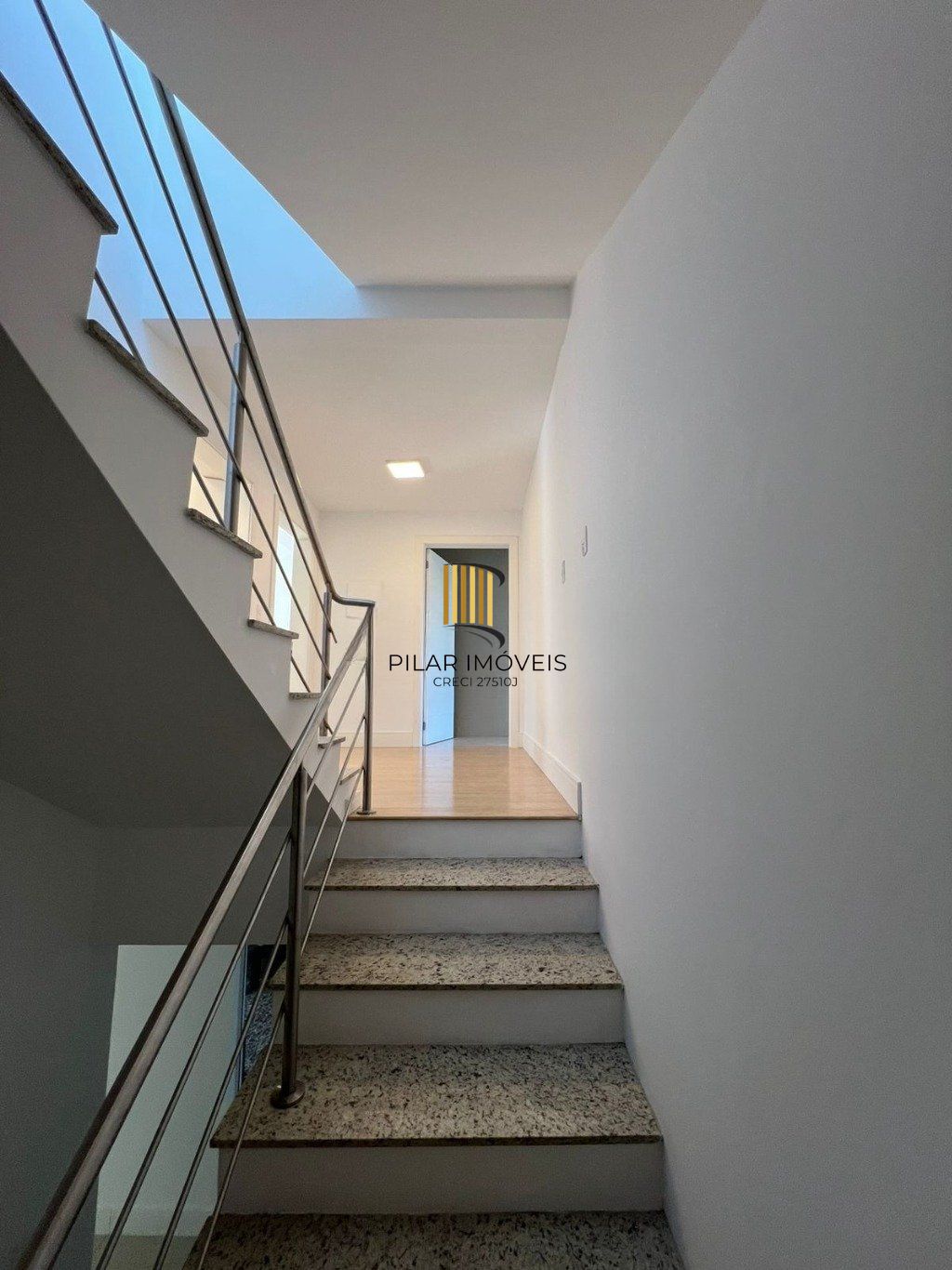 Casa semi mobiliada de 3 dormitórios bairro Cascata