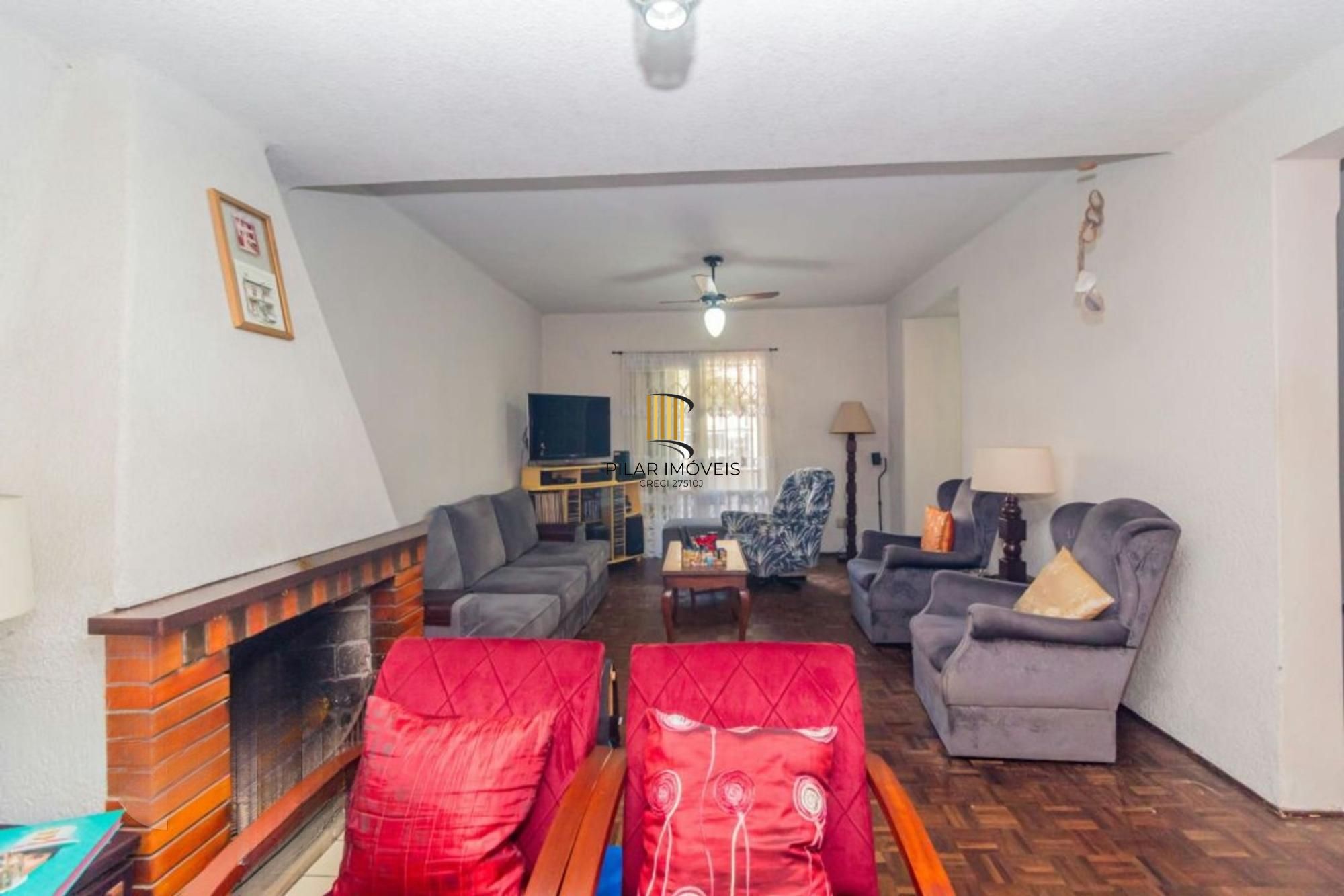 Casa com 255 metros privativos e pátio com piscina no Bairro Higienópolis