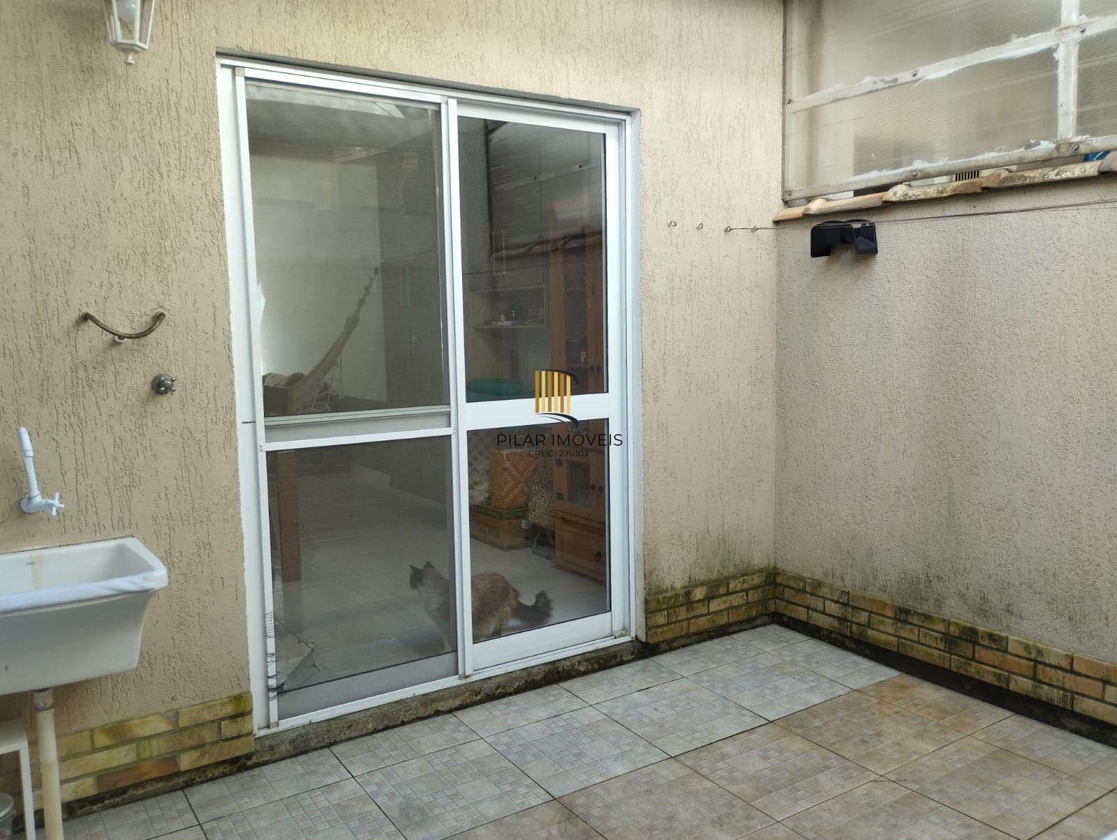 Casa Sobrado semi mobiliada com 2 dormitórios Avenida Juca Batista 115m2