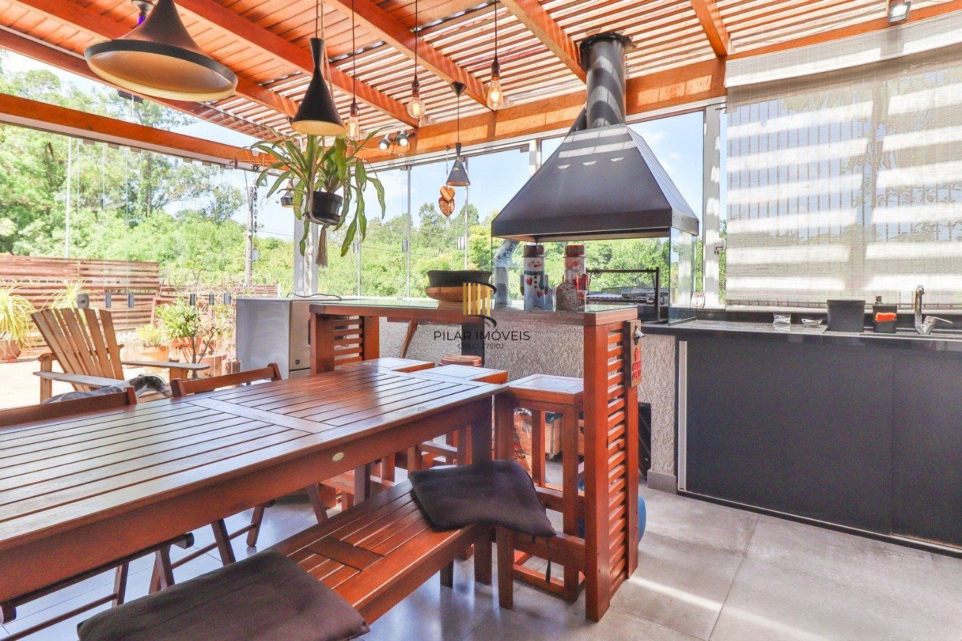 Casa em Condomínio com 3 Dormitórios e Energia Solar na Lomba do Pinheiro