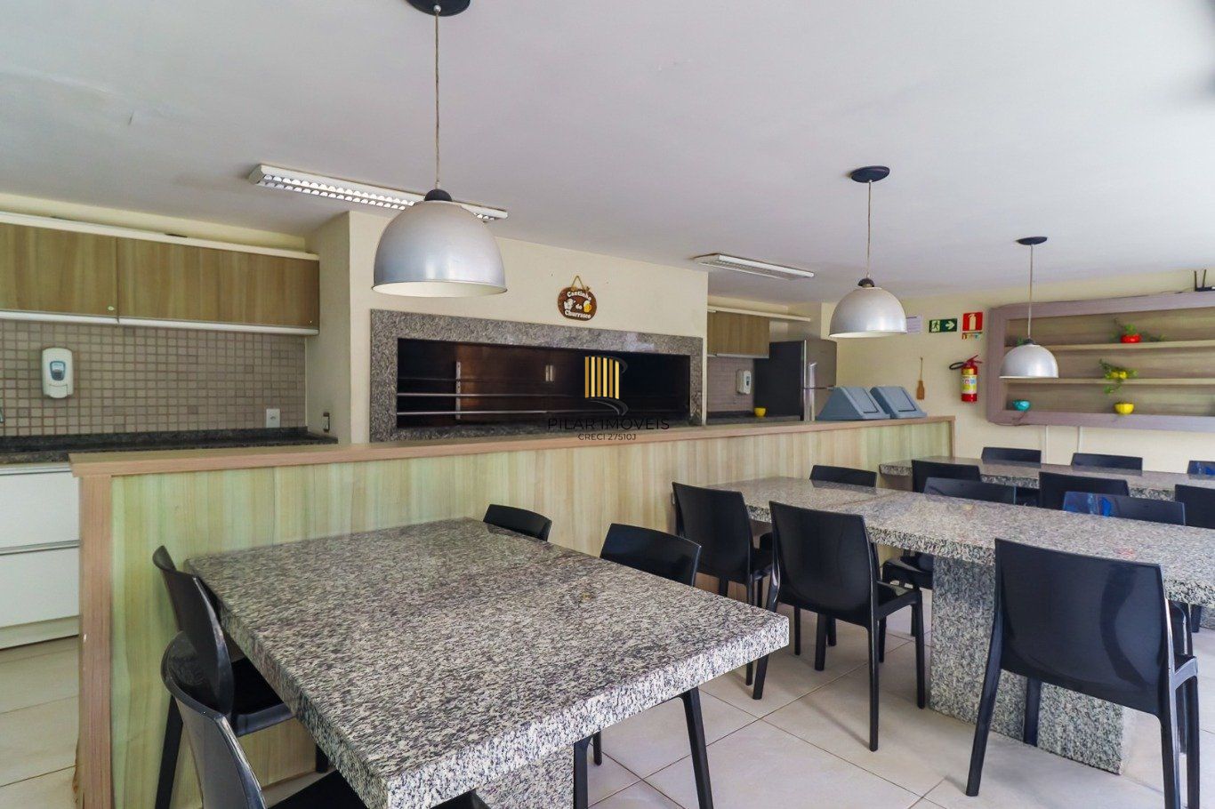 Apartamento de 3 dormitórios e 1 vaga de garagem no bairro Azenha/Porto Alegre.