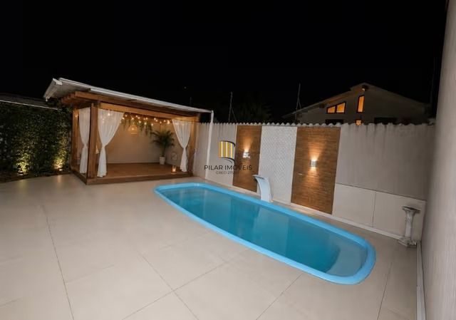 Casa de 3 dormitórios, elevador e 3 vagas de garagem em Canoas.