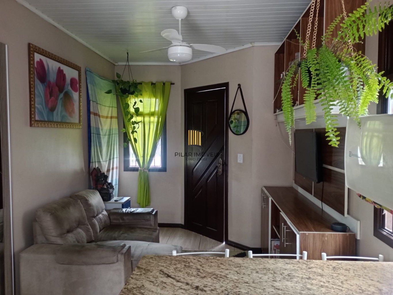 Casa de 2 dormitórios e 1 vaga de garagem em Canoas.