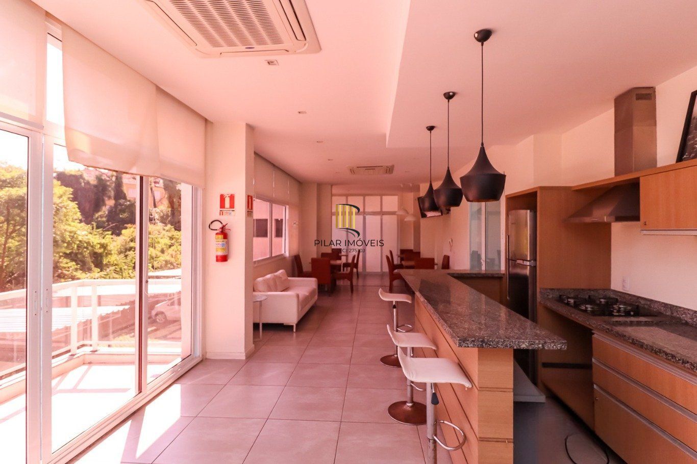 Apartamento de 3 dormitórios e 1 vaga de garagem no bairro Azenha/Porto Alegre.