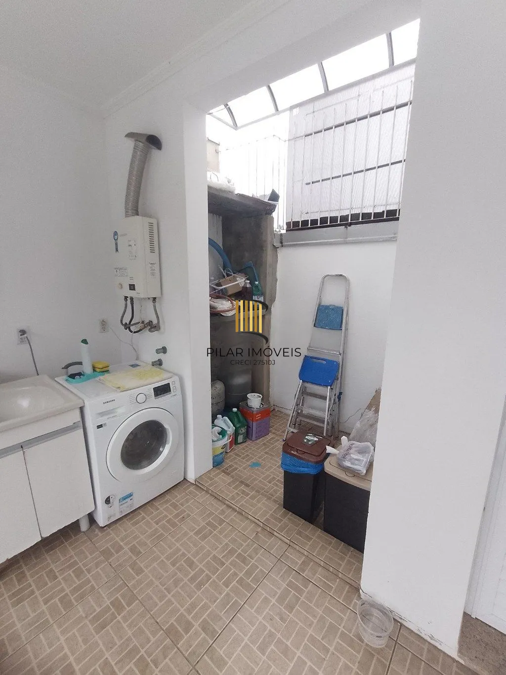 Casa de 5 dormitórios, piscina e 4 vagas de garagem em Canoas.