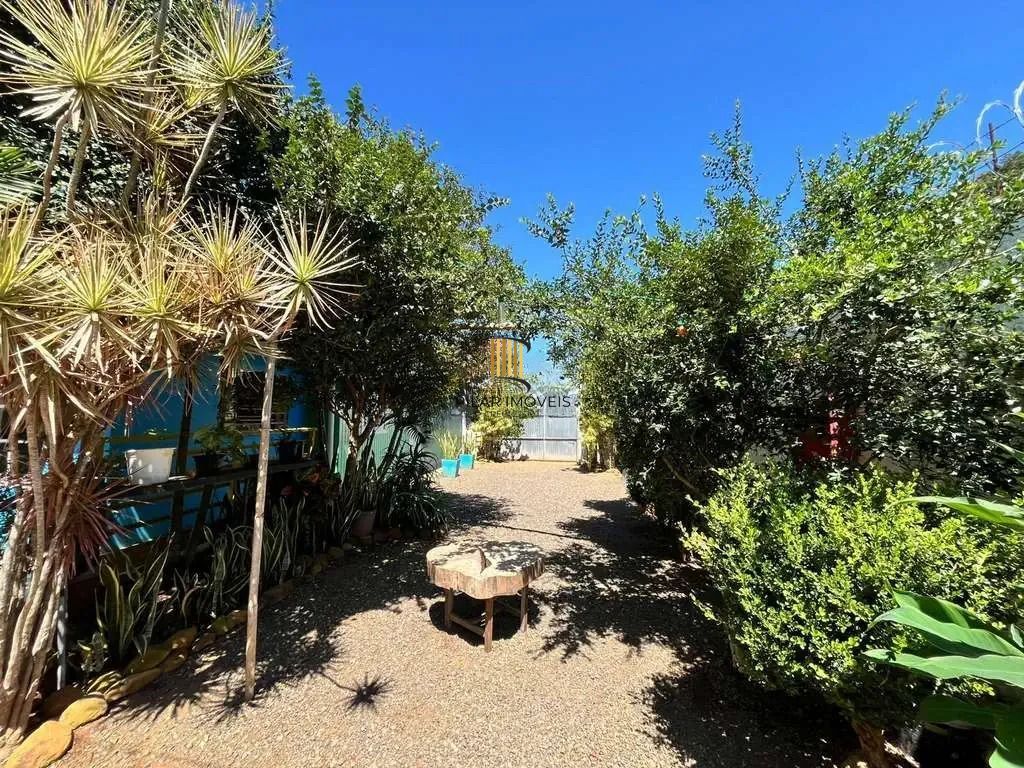 Casa com 3 quartos, vaga coberta e com muro no bairro Campos Novo