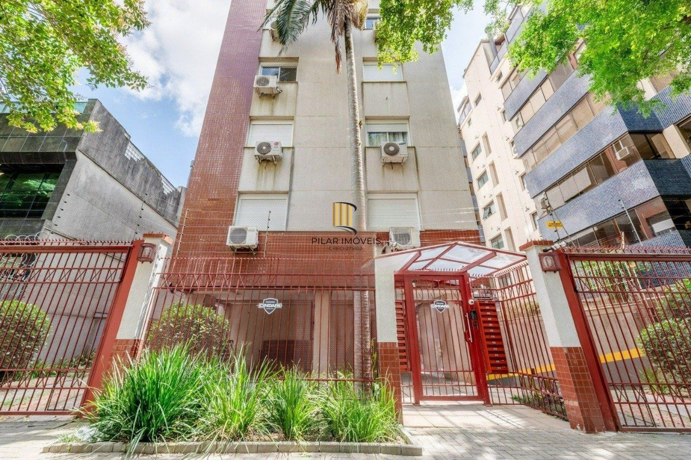 Apartamento com 3 quartos e 4 vagas no Menino Deus, Porto Alegre.
